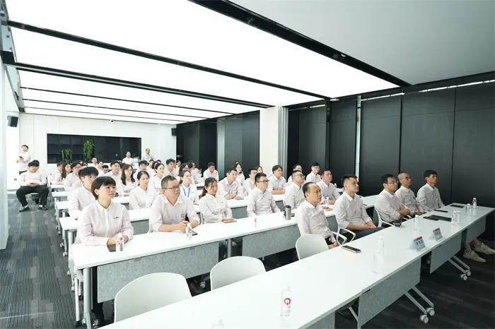 QGM: একসাথে সামরিক কুচকাওয়াজ দেখা এবং অগ্রগতির জন্য শক্তি সংগ্রহ করা