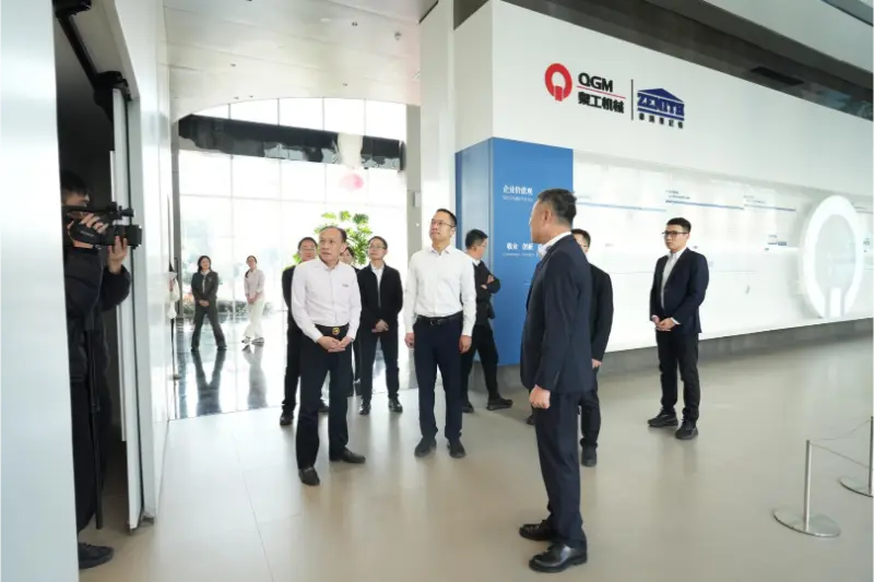 সরকার এবং উদ্যোগগুলি উন্নয়ন প্রচারের জন্য একসাথে কাজ করে; অন-সাইট গবেষণা উদ্যোগের হৃদয় উষ্ণ করে।