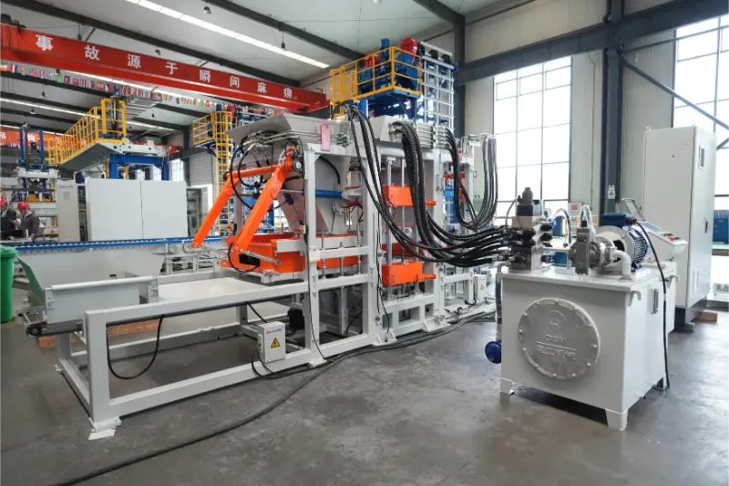 Quangong Machinery Co., Ltd. এর QT6 সম্পূর্ণ স্বয়ংক্রিয় ইট তৈরির উৎপাদন লাইন কঠিন বর্জ্য থেকে অত্যন্ত লাভজনক ইট উৎপাদনের ক্ষমতা দেয়
